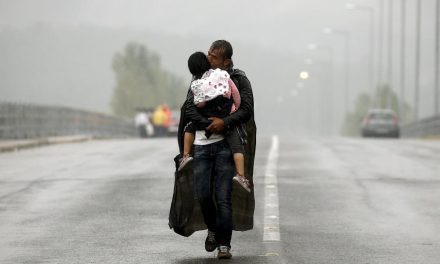 Yannis Behrakis Named Guardian Photographer of the Year 2015