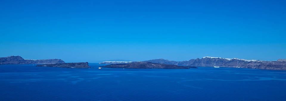 Black Rock Studios: World-Class Studio Meets Luxury Villa in Santorini