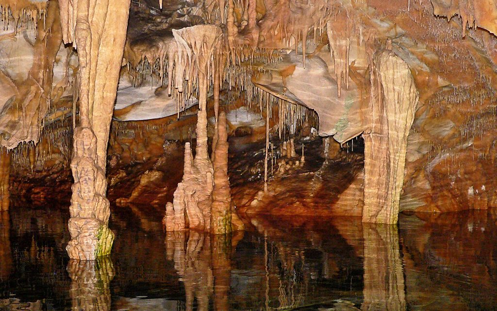 The spectacular Diros Caves