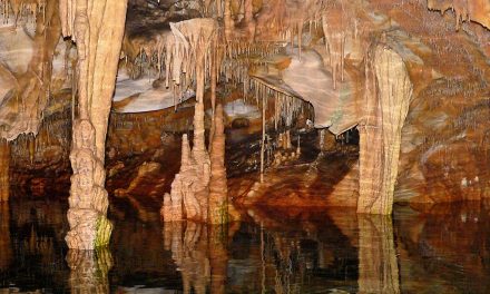 The spectacular Diros Caves