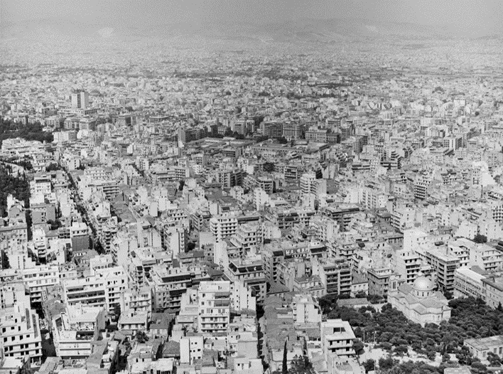 The history of the Athenian “polykatoikía”